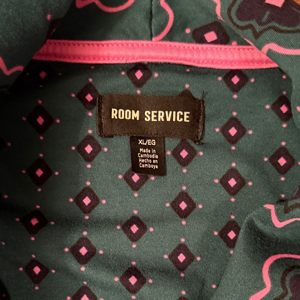 Elegant Floral Pajama Set - Black and Pink Accents - Picture 2 of 8